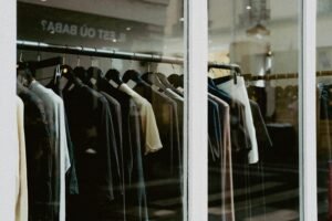 Vitrines que Vendem: O Poder do Visual no Varejo Físico